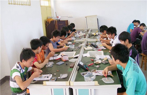 赤水市中等職業(yè)學校電子專業(yè)實訓現(xiàn)場2