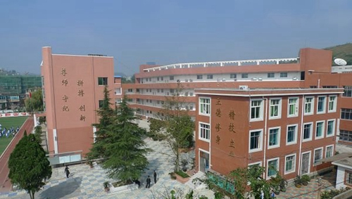 貴陽市第五職業(yè)學(xué)校(貴陽市烏當(dāng)區(qū)中等職業(yè)中學(xué))高處看學(xué)校實景