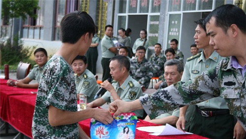 黔西南州英才職業(yè)技術(shù)學(xué)校軍訓(xùn)會操現(xiàn)場3