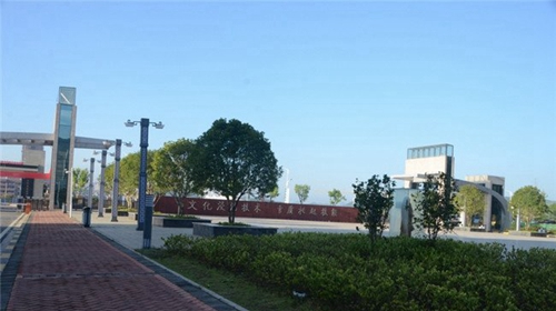 貴州省機(jī)械工業(yè)學(xué)校門口