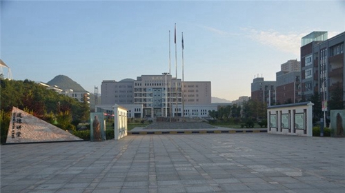 貴州省機(jī)械工業(yè)學(xué)校校園光2