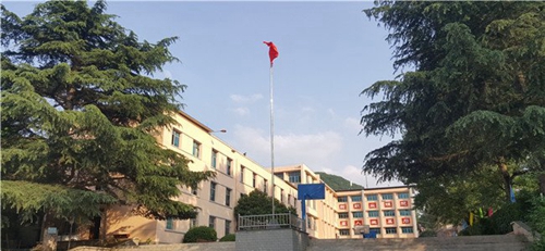 貴州省機(jī)械工業(yè)學(xué)?；ㄏ^(qū)主席臺(tái)