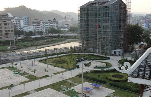 臺江縣中等職業(yè)學校(臺江縣民族中等職業(yè)技術(shù)學校)籃球、乒乓球場