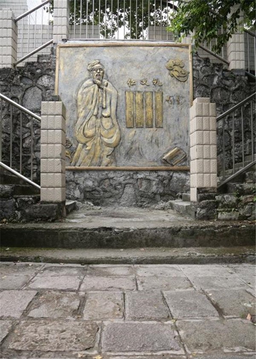 貴陽經濟貿易中等專業(yè)學校校園一角2