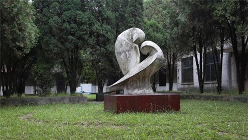 貴陽經濟貿易中等專業(yè)學校校園一角4