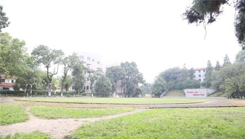 貴陽經濟貿易中等專業(yè)學校東校區(qū)操場