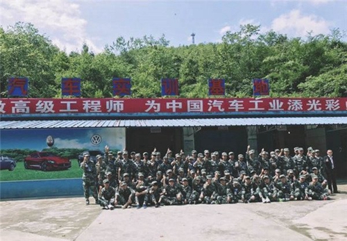 貴州現(xiàn)代經(jīng)濟(jì)學(xué)校汽車(chē)專(zhuān)業(yè)實(shí)訓(xùn)室