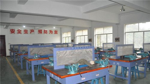 貴州省電子工業(yè)學(xué)校（貴州省國防科技工業(yè)學(xué)校）鉗工實訓(xùn)車間