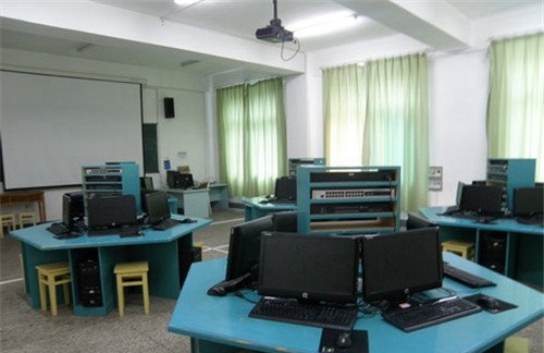 貴州省電子工業(yè)學(xué)校（貴州省國防科技工業(yè)學(xué)校）神州數(shù)碼DCNA實驗室
