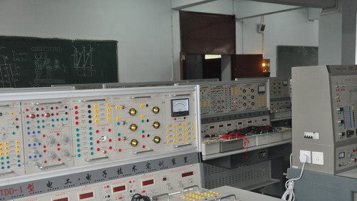 貴州省電子工業(yè)學(xué)校（貴州省國防科技工業(yè)學(xué)校）機(jī)電工程系實訓(xùn)室5