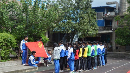 貴州鐵路技師學(xué)院(貴陽鐵路工程學(xué)校、貴陽鐵路高級技工學(xué)校)新團員入團宣誓活動