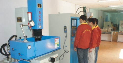 四川達(dá)州市高級(jí)技工學(xué)校數(shù)控切割操作