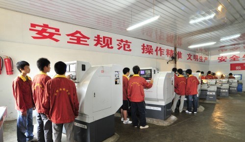 四川達(dá)州市高級(jí)技工學(xué)校數(shù)控機(jī)床操作