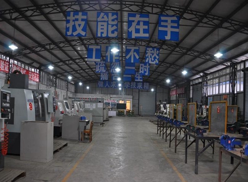 成都市洞子口職業(yè)高級(jí)中學(xué)（成都四十四中學(xué)）數(shù)控機(jī)床