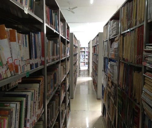 成都市洞子口職業(yè)高級(jí)中學(xué)（成都四十四中學(xué)）圖書(shū)室二