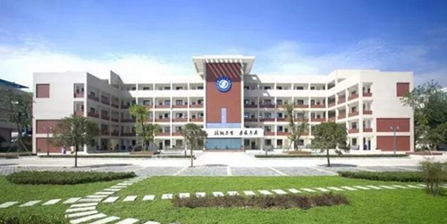 成都石化工業(yè)學校教學大樓正面