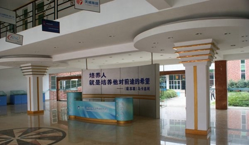 成都翔飛航空職業(yè)技術(shù)學(xué)校大廳