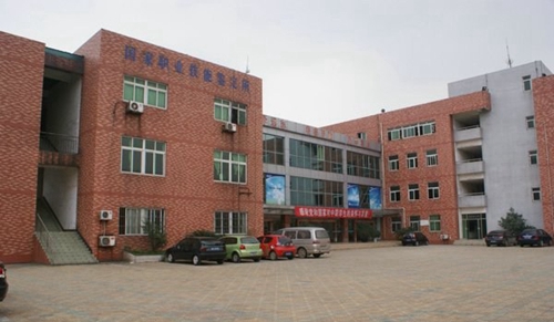 成都翔飛航空職業(yè)技術(shù)學(xué)校綜合樓