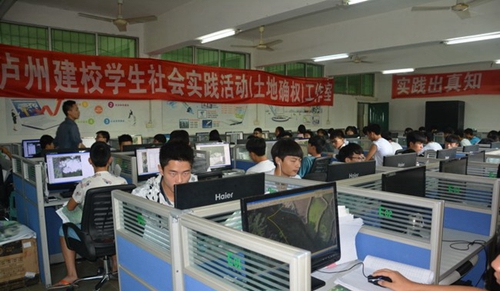 瀘縣建筑職業(yè)中專學校(瀘州建筑職業(yè)技術學校)計算機實訓室2