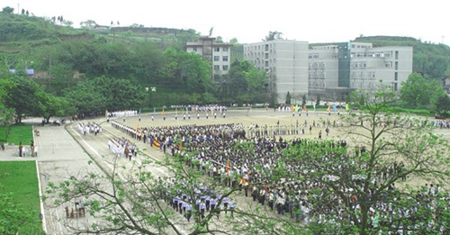 內(nèi)江鐵路機(jī)械學(xué)校內(nèi)江校區(qū)春季田徑運(yùn)動(dòng)會(huì)