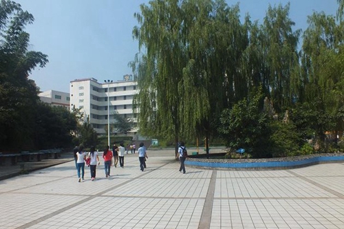宜賓上寧縣職業(yè)高級(jí)中學(xué)校（長寧縣職業(yè)技術(shù)學(xué)校）優(yōu)美的校園