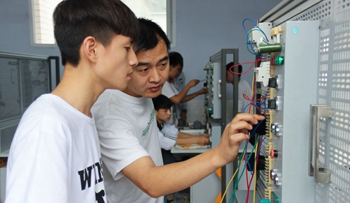 四川省電子商務學校（四川省糧食經(jīng)濟學校）電子專業(yè)技能實訓