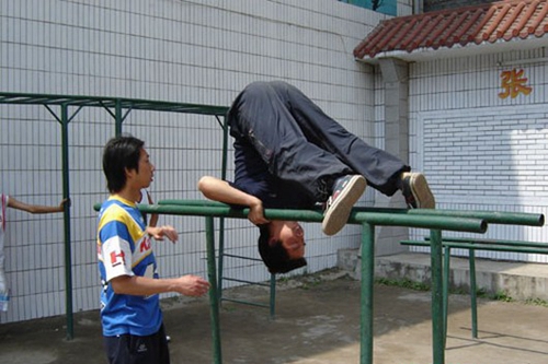 萬源市職業(yè)高級中學(xué)學(xué)生正在上體育課