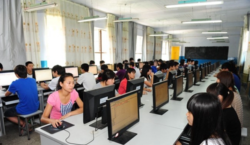 涼山州農(nóng)業(yè)學(xué)校計算機實訓(xùn)課
