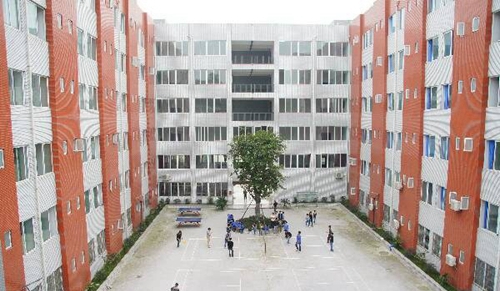 自貢市高級技工學(xué)校(自貢市職業(yè)培訓(xùn)學(xué)院)學(xué)生公寓、寢室外部