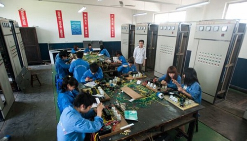 自貢市高級技工學(xué)校(自貢市職業(yè)培訓(xùn)學(xué)院)電力拖動實訓(xùn)室