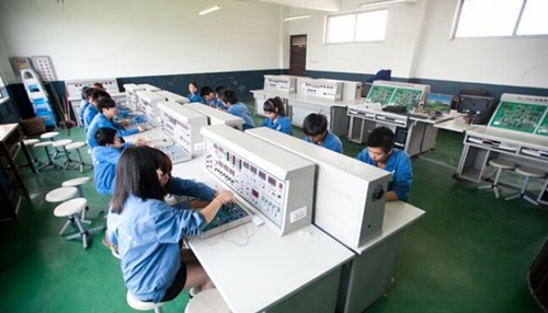 自貢市高級技工學(xué)校(自貢市職業(yè)培訓(xùn)學(xué)院)電子、電工綜合實訓(xùn)臺