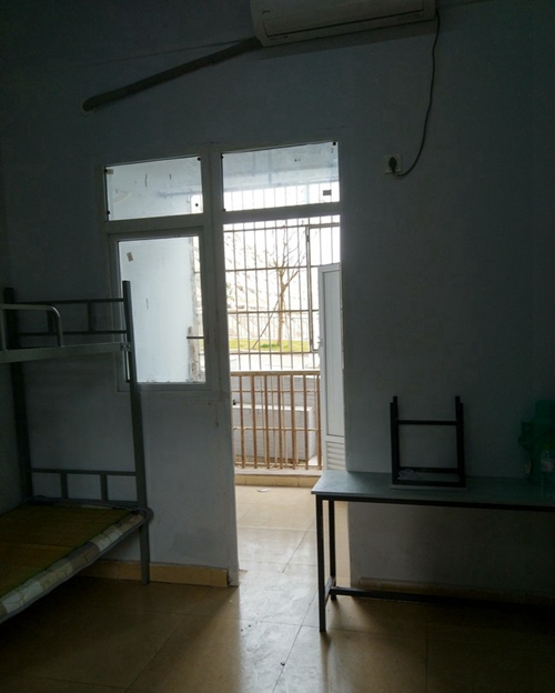 南充技師學(xué)院建華校區(qū)獨(dú)立洗漱區(qū)陽(yáng)臺(tái)