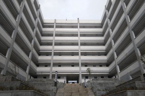 南充技師學(xué)院建華校區(qū)寢室大樓外部