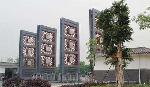 四川省旅游學(xué)校校門內(nèi)景
