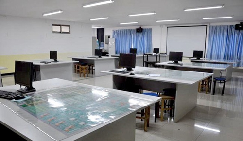 四川省商務(wù)學(xué)校（郫縣校區(qū)）市場營銷沙盤實(shí)訓(xùn)室