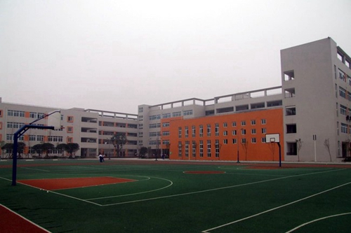四川省成都市禮儀職業(yè)中學(xué)陸壩校區(qū)操場(chǎng)