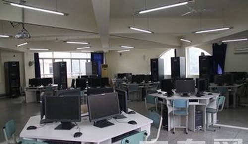 四川省成都市財(cái)貿(mào)職業(yè)高級(jí)中學(xué)校（成都財(cái)貿(mào)職中、財(cái)貿(mào)學(xué)校）網(wǎng)絡(luò)實(shí)訓(xùn)室