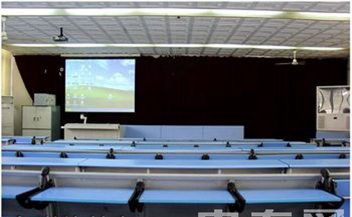 四川省成都市財(cái)貿(mào)職業(yè)高級(jí)中學(xué)校（成都財(cái)貿(mào)職中、財(cái)貿(mào)學(xué)校）多媒體教室