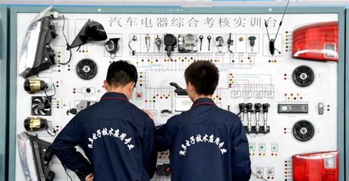 成都汽車職業(yè)技術(shù)學(xué)校（龍泉汽車學(xué)校）汽車電子實(shí)訓(xùn)課（1）