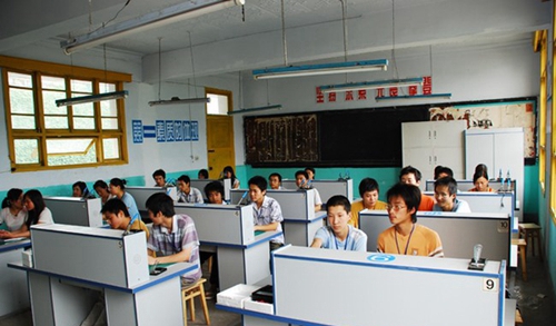 四川省自貢倍樂(lè)職業(yè)學(xué)校學(xué)生實(shí)訓(xùn)課