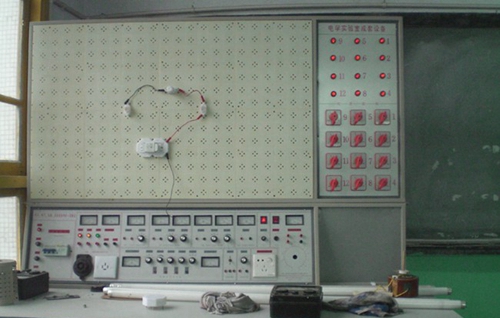 四川省自貢倍樂(lè)職業(yè)學(xué)校電子電工操作設(shè)施設(shè)備