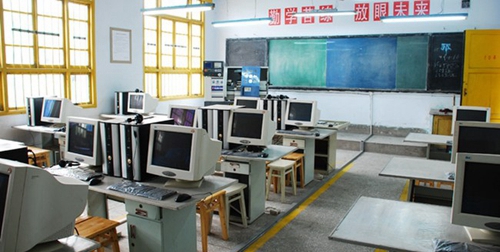 四川省自貢倍樂(lè)職業(yè)學(xué)校計(jì)算機(jī)實(shí)驗(yàn)實(shí)訓(xùn)放