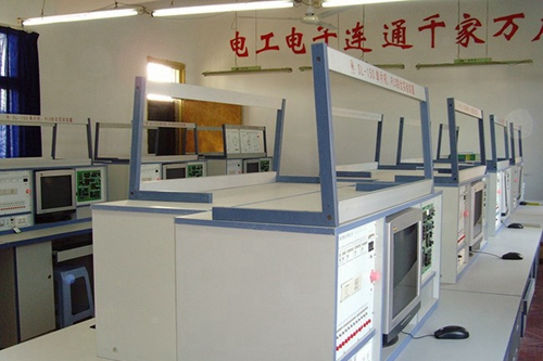 自貢市電子信息職業(yè)技術學校（自貢電信職校）電子電工