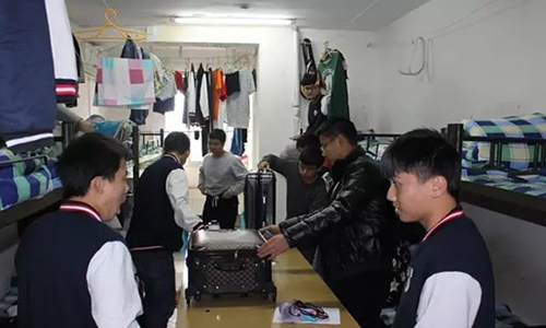 重慶機(jī)械高級(jí)技工學(xué)校男生宿舍環(huán)境