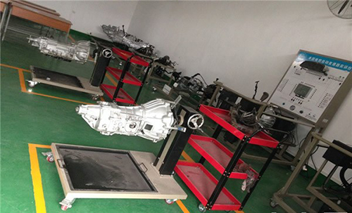 重慶機(jī)械高級(jí)技工學(xué)校車(chē)輛工程實(shí)訓(xùn)