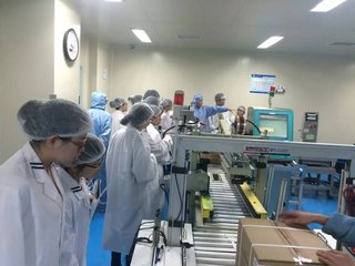 制藥工程專業(yè)醫(yī)生在工作