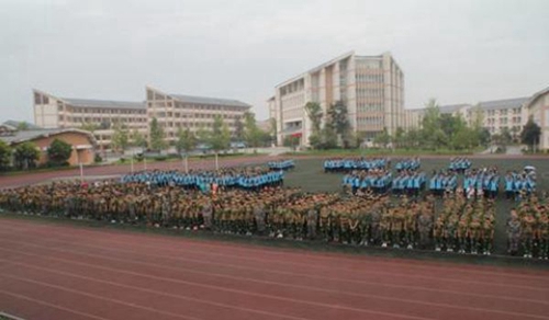 都江堰市職業(yè)中學軍訓