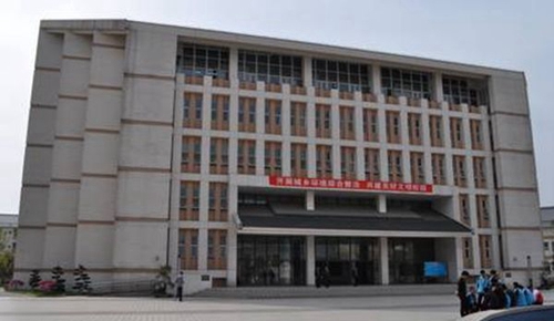 都江堰市職業(yè)中學學校大樓