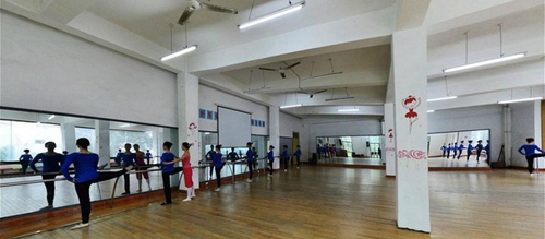 自貢市旅游職業(yè)高級(jí)中學(xué)形體訓(xùn)練房