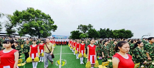 自貢市旅游職業(yè)高級(jí)中學(xué)升旗儀式